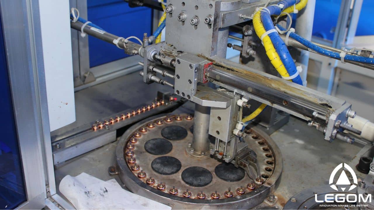 Automated press assembly machine for wax thermostatic elements at the Legom factory